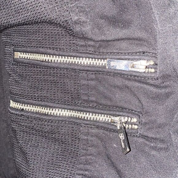 ✨ GUESS Lightweight Jacket ✨ - Picture 3 of 5